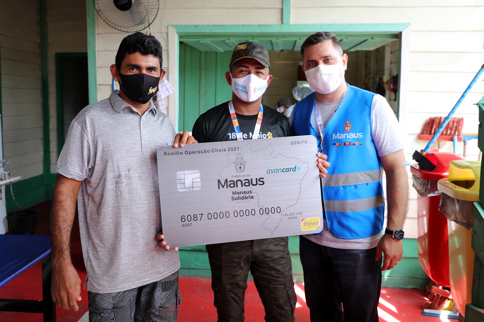 Governador Wilson Lima vistoria obra de pavimentação de ramais em Iranduba