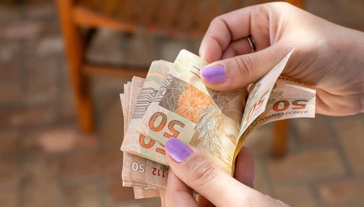 Crédito consignado para beneficiários de programas sociais segue para sanção