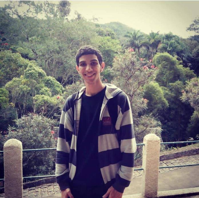 Professor é morto a facadas e tem corpo esquartejado pelo próprio irmão