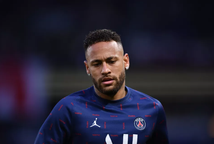 Neymar acaba expulso em 1º jogo no PSG após a Copa
