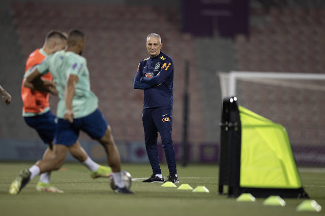 Tite revela que Alex Sandro não deve atuar contra Croácia nas quartas