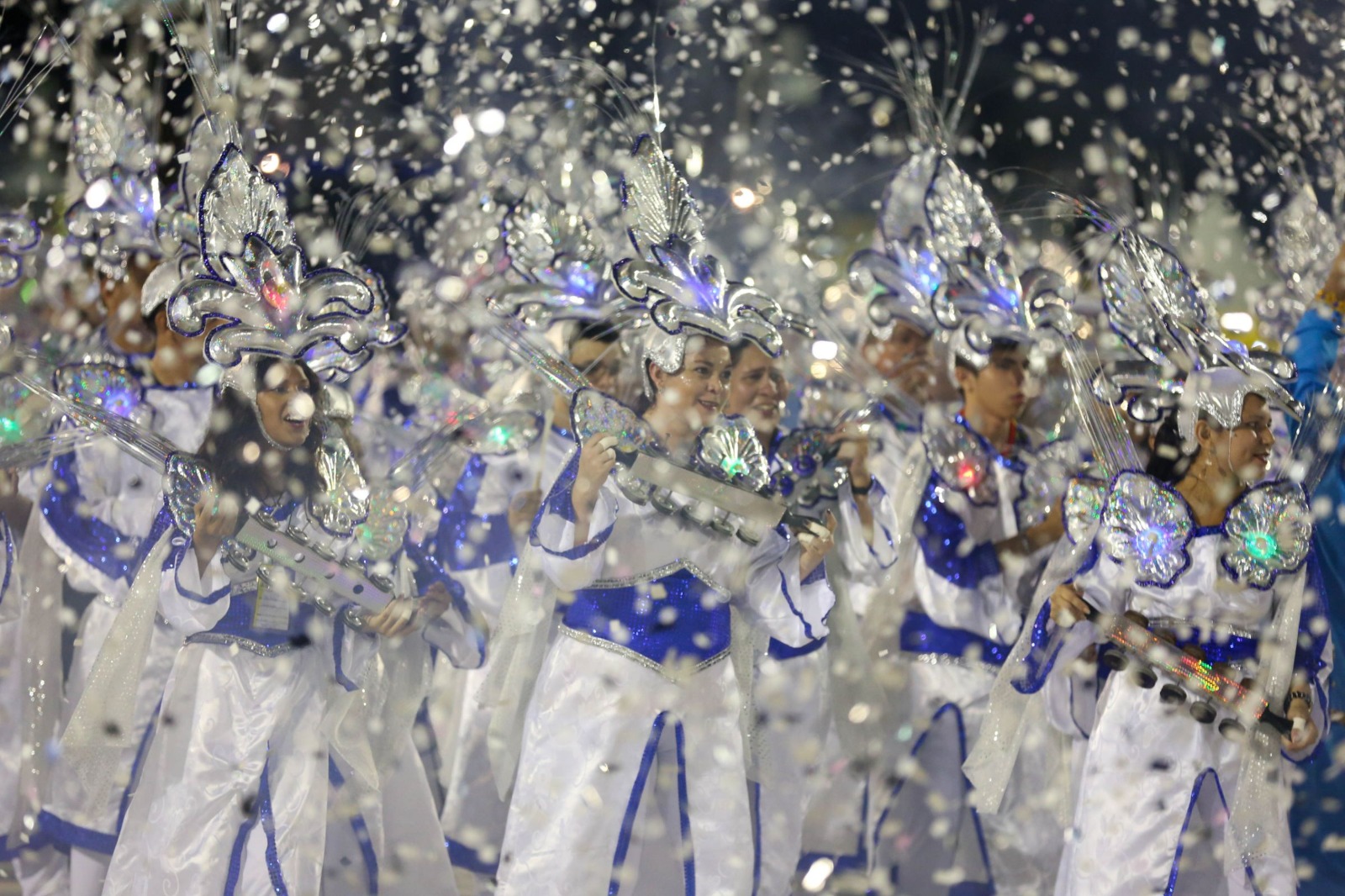 Nas ruas ou na avenida, confira opções para curtir a folia do Carnaval na capital amazonense
