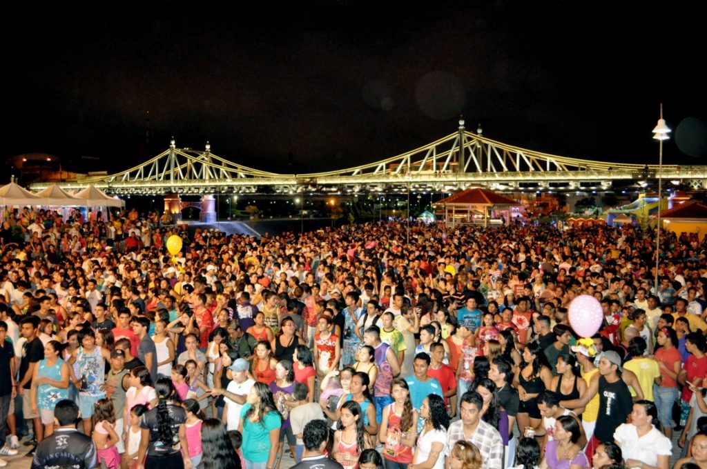Blocos e escolas de samba do Grupo Experimental se apresentam na zona norte