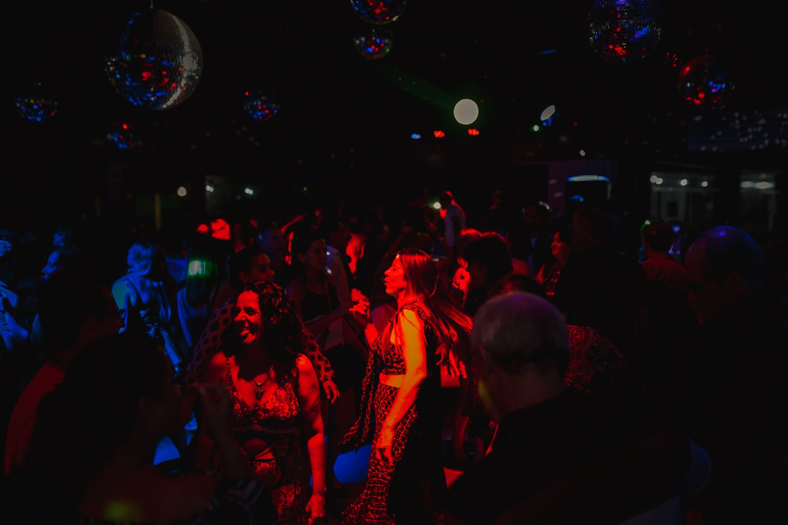 ‘Black Laser’ acontece no próximo dia 15 de abril no salão de festas do Maison Exuberance