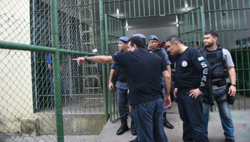 Polícia invade presídios da capital depois de assassinato de detento