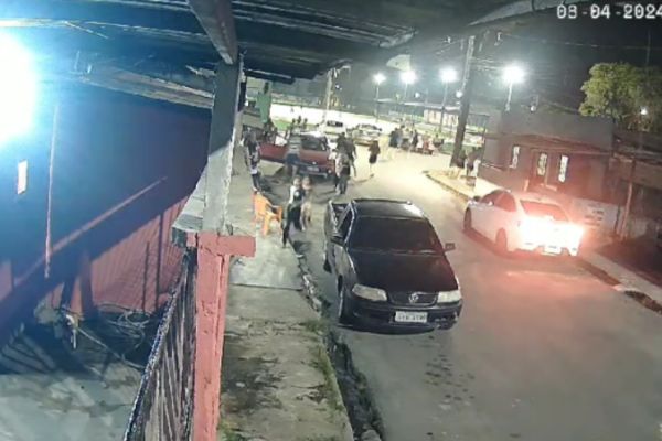 Jovem é baleado ao assistir jogo de futebol no campo do Teixeirão (vídeo)