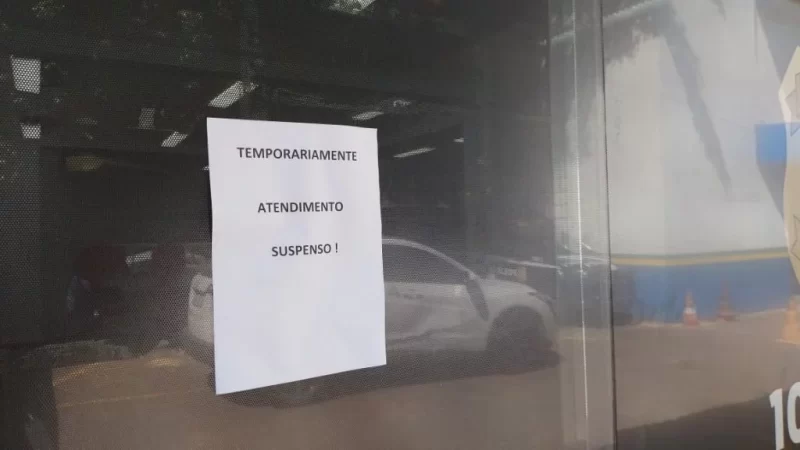 Quem poderá nos salvar: criminosos arrombam porta de delegacia e fazem a festa e levam até munições