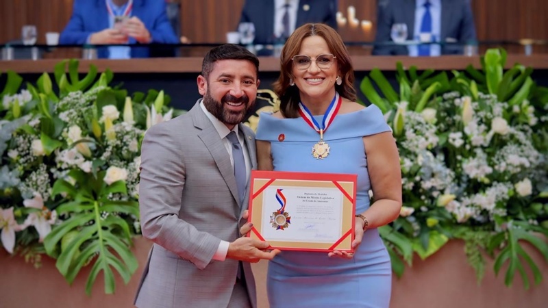 Secretária de Saúde de Tefé recebe Homenagem na Aleam