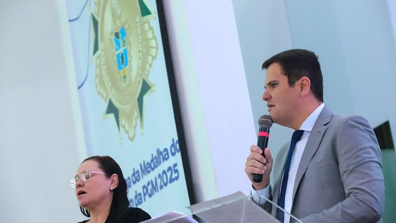 Vice-prefeito Renato Junior entrega Medalha do Mérito da PGM 2025 a personalidades que prestam serviços relevantes à sociedade