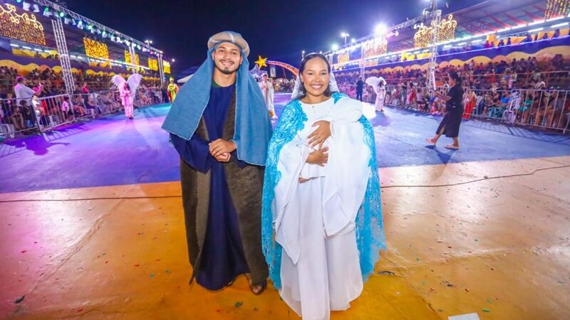 Coari estreia Parada Natalina e transforma a cidade em um espetáculo de arte e tradição