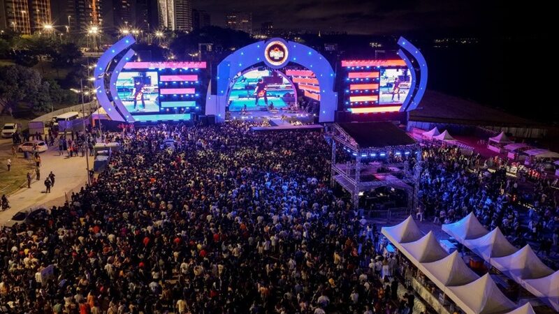 ‘Réveillon Gospel’ leva mais de 50 mil pessoas à Ponta Negra e prefeito David Almeida celebra fé e religiosidade de Manaus