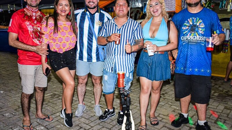 Primeira noite do CarnaTefé é marcada por toada, cultura e muita alegria