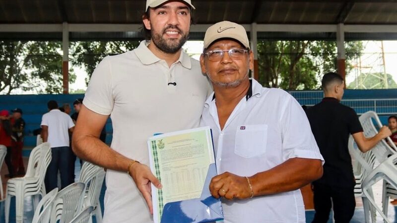 Deputado Thiago Abrahim participa da entrega de títulos rurais em Itapiranga