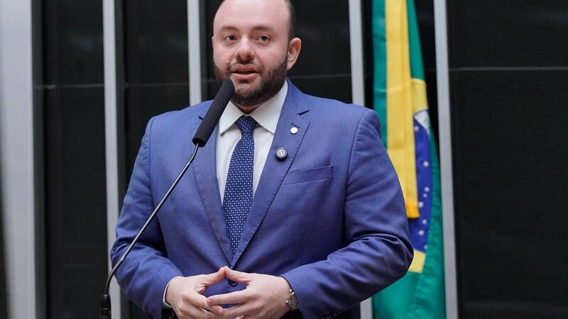 Deputado Fausto Jr. defende pagamento em parcela única do seguro-defeso para pescadores do Amazonas