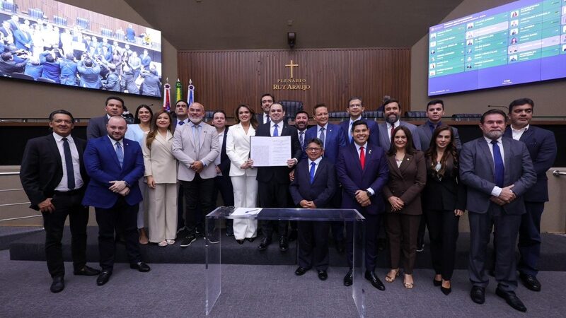 Legislativo Estadual conduz transição e Roberto Cidade assume interinamente o Governo do Amazonas