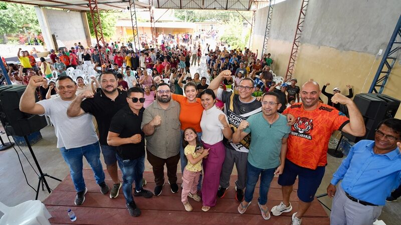 Em Itacoatiara, Daniel Almeida se reúne com lideranças e participa de programação do Dia de Tiradentes.