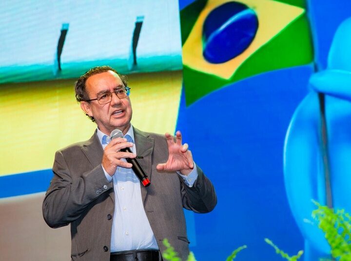 Avante lança pré-candidatura de Augusto Cury à Presidência em Manaus em ato liderado por David Almeida